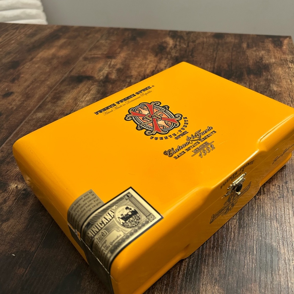 Assorted Cigar Boxes Collection - Picture 3 of 5